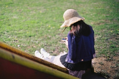qq个性心情句子 幸福，不是曹操，说到就到 (图1)