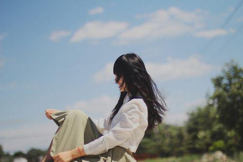 伤感的唯美句段 悲伤不会说话眼泪蒸发. 