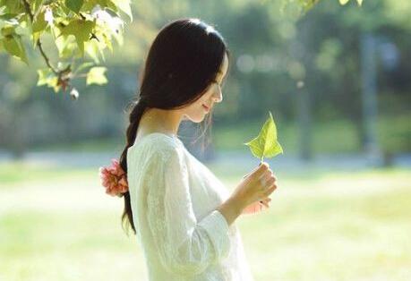 和寂寞对话，只是不愿意相信你已经离开 说(图1)