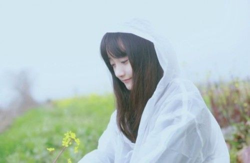 我们付出爱心，就会感到满足，而不是等待别人(图1)