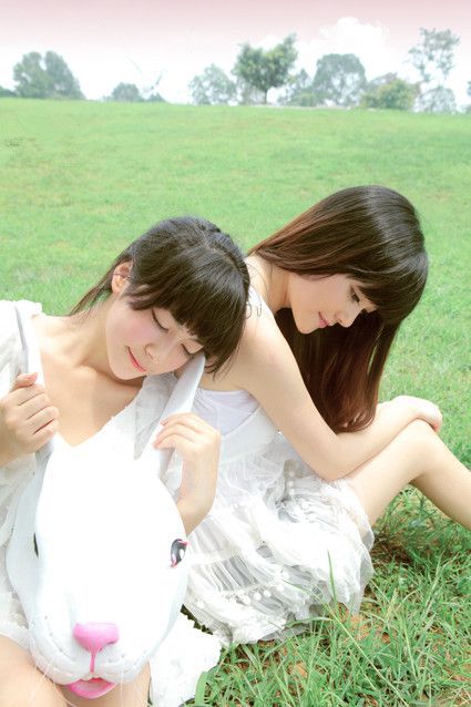 qq情侣说说大全 相思如刀，刀刀催人老 (图1)