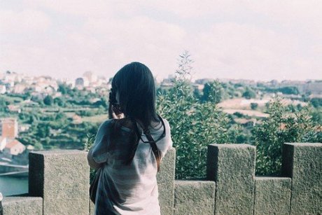 好伤感的爱情短语大全 一丝微笑、掩饰千般不舍(图1)