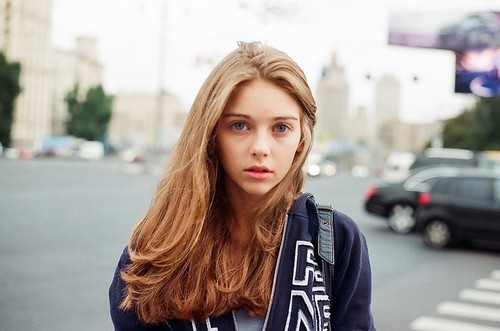 抒情的qq说说 对身边的人好点，因为下辈