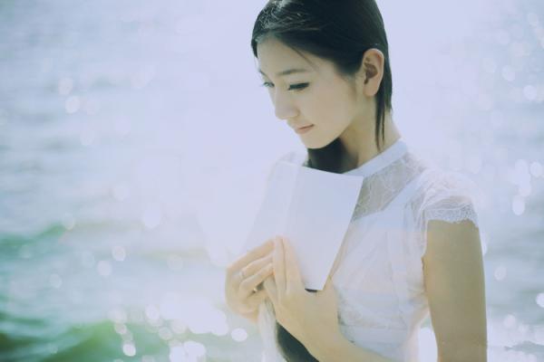 qq超伤感个性签名 当你与众不同，便会孤