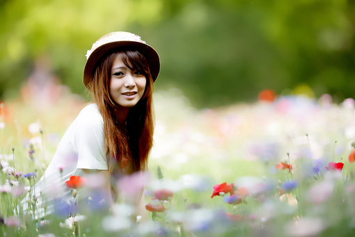 伤感流泪的句子 我痛恨成熟到不要你望着我流泪(图1)