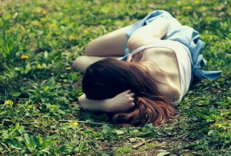 伤感女生说说大全 翻开所有电话薄，竞然不