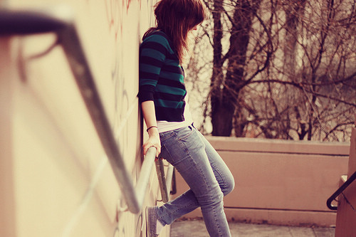 我还在原地徘徊，等待那早已没有旳未来 说