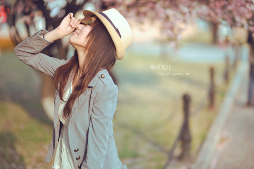 有些情，我们总是说不出，有些爱，我们总是