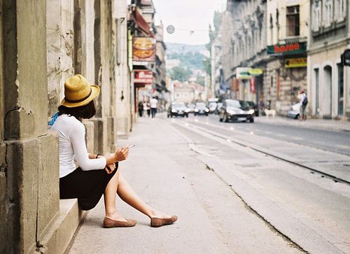 qq简短心情说说 你的一念之间，却害我动情一场(图1)