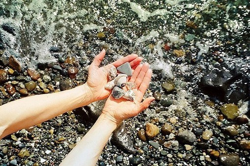 小情绪的说说 有一天我们可不可以这样相爱 (图1)