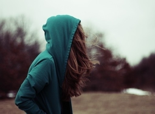 纠结的说说心情 我有一万种想见你的理由却