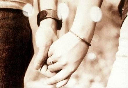 能够微笑面对的事情就微笑吧，因为微笑总比哭(图1)