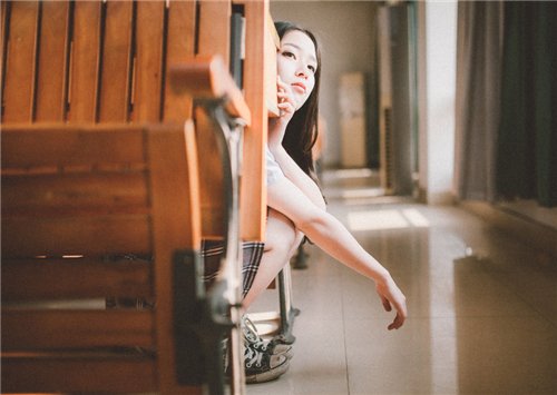 心累了个性说说 一个人真的很累，我想跟你两个(图1)