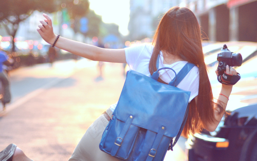 一个人走在熟悉街头，少了你只能沉默 (图1)