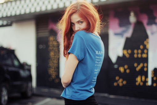 非主流说说心情短语 人见人爱，花见花开，车见(图1)