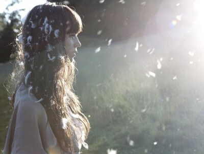 qq动态说说 有些事，不是忘了，只是被放