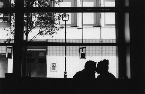 有些人，注定会驻在你的心里，却住不进你的生(图1)