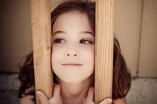 青春正能量经典说说 有的人把你的心都掏了，你(图1)