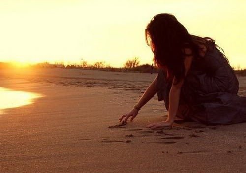 文字控qq说说 那些忙于批评别人的人，都忘了检(图1)