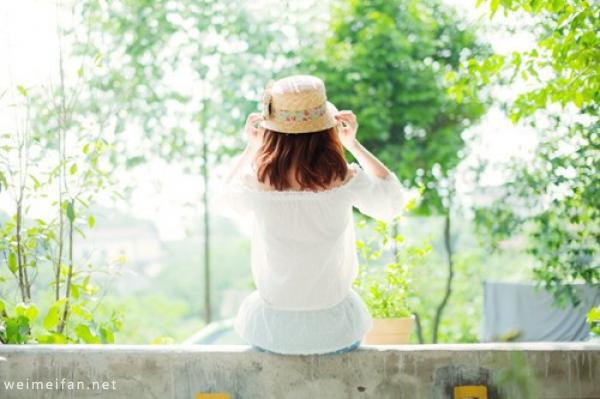 坚强的人总是笑给别人看，却只哭给自己听 