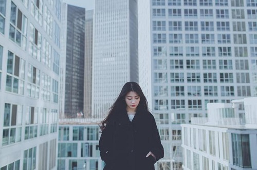 总有些路，你要一个人走。勇敢一点，前面转角(图1)