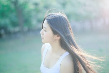 微信唯美说说 你既然认准一条道路，何必去打听(图1)