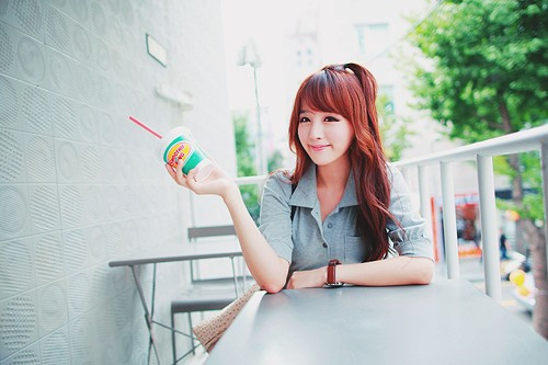 写给自己的说说 别让怯弱否定自己，别让懒惰误(图1)