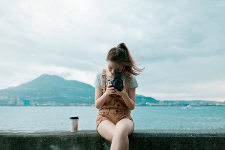 学会坦然地面对厄运，学会积极地看待人生 