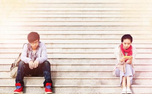 其实,你喜欢一个人,就赋予了他伤害你的权力。(图1)