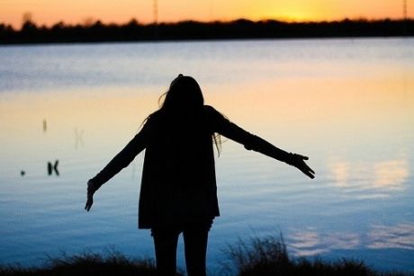 不要把别人的不好，当做是你的笑柄_感悟的句子(图1)