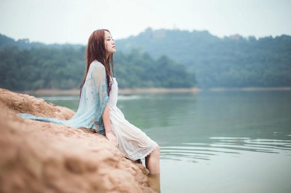 能忘记就尽量忘记，再相会就打破美好的记忆